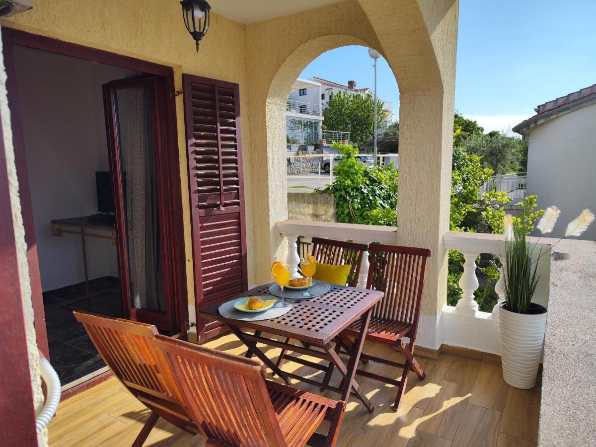Apartments Orhidelia Нивице Екстериор снимка