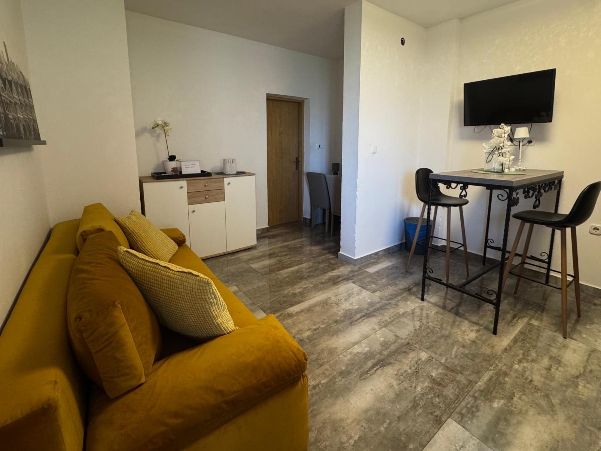 Apartments Orhidelia Нивице Екстериор снимка