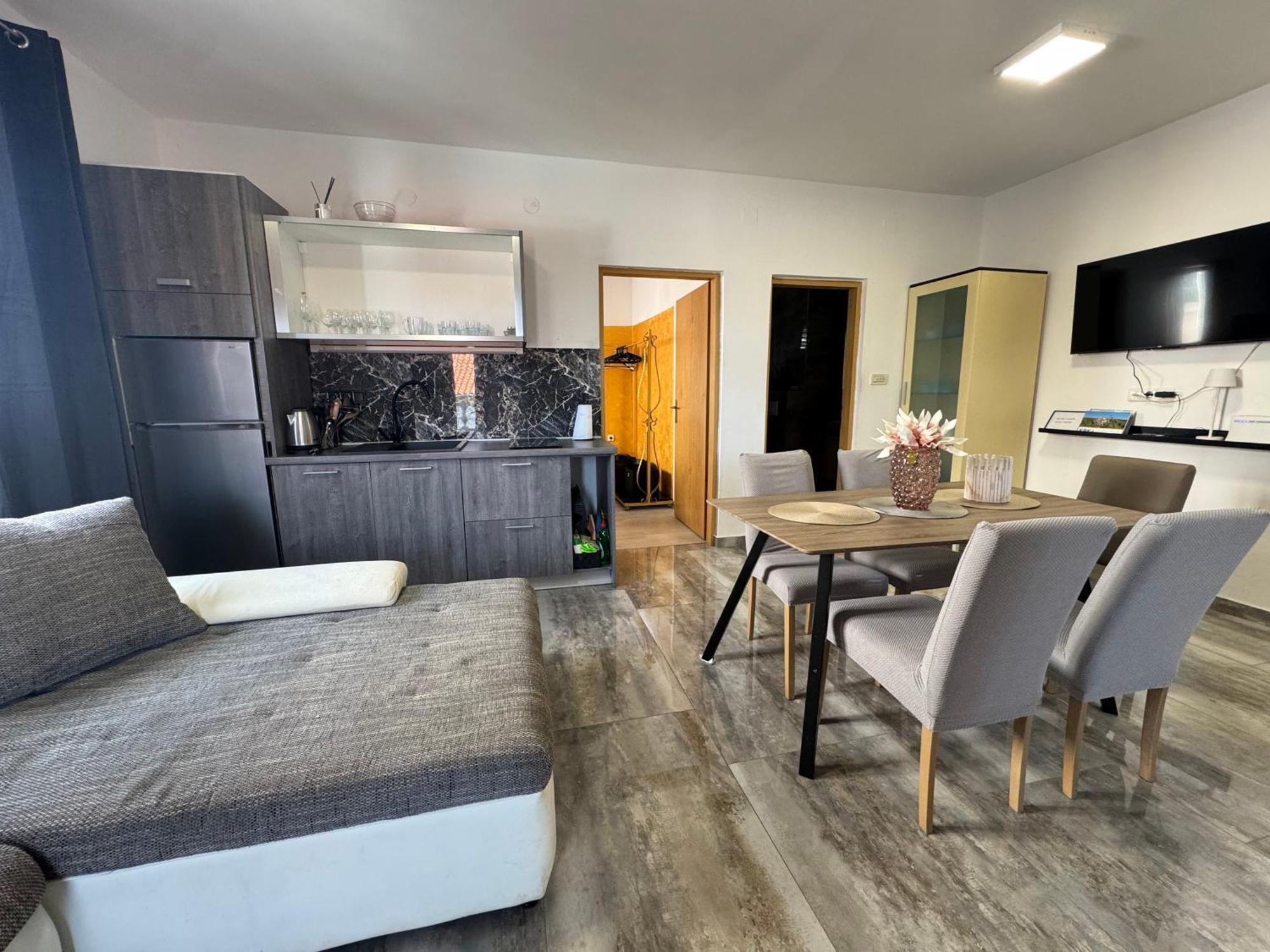 Apartments Orhidelia Нивице Екстериор снимка